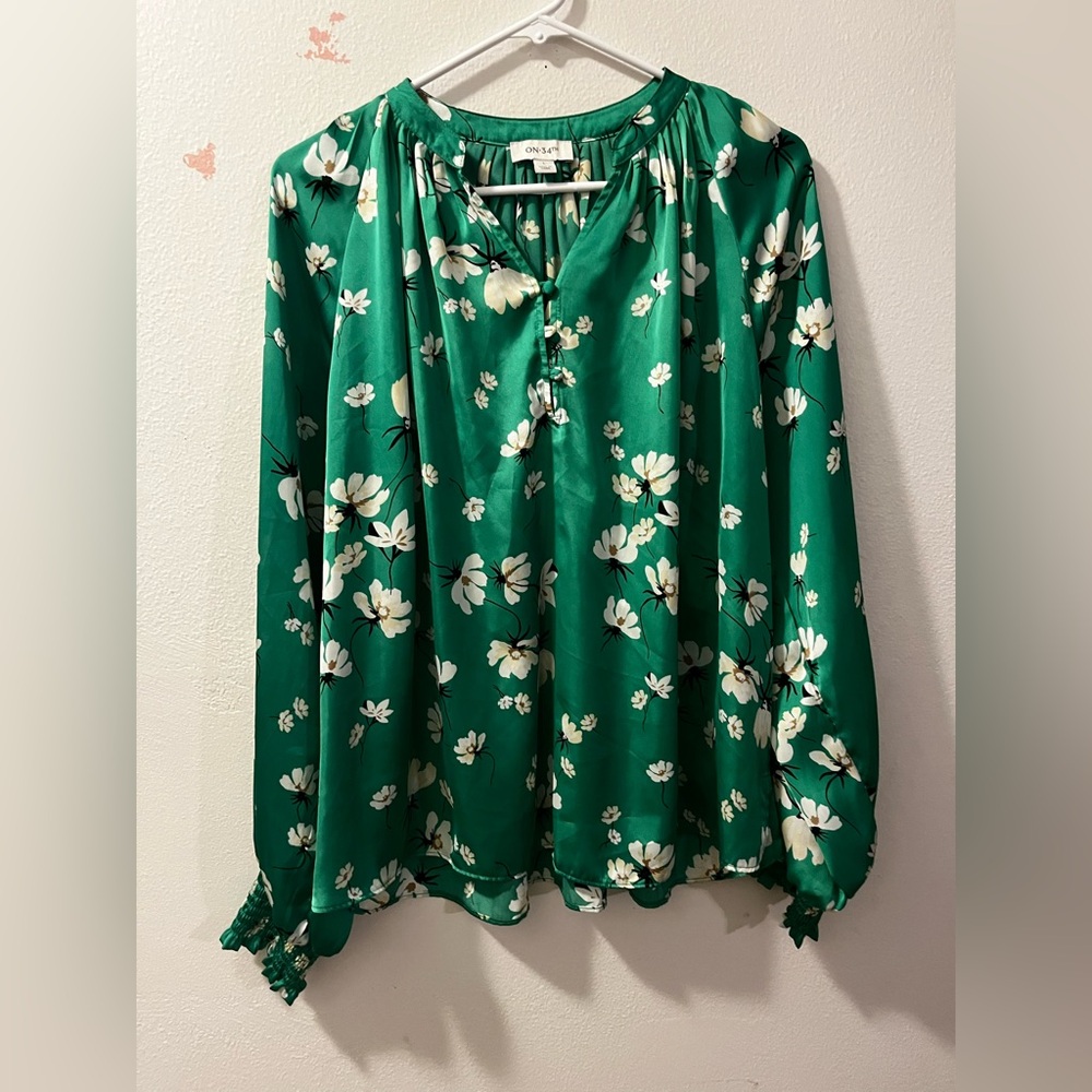 Green Floral Women's Top On 34th Size Large